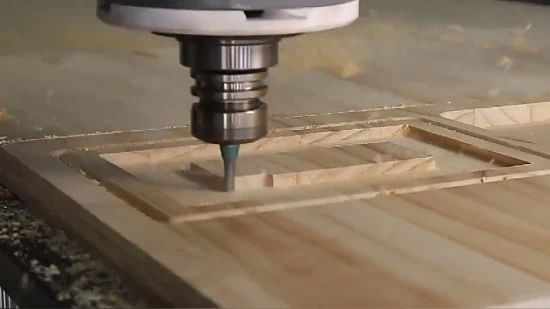 Router CNC per mobili in legno a 3 assi e 4 assi con 1300 × 2500 mm Atc 1325 Lavorazione del legno Macchina per incisione e intaglio 3D per mobili in legno